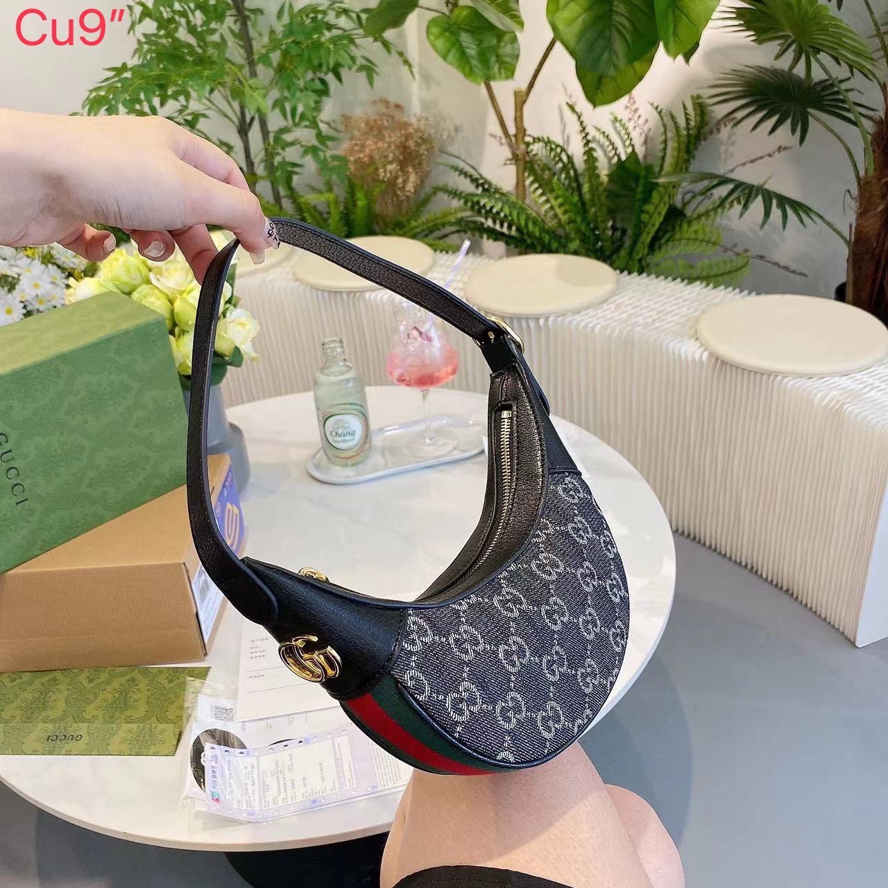 Gucci Ophidia GG Mini Shoulder Bag / GUCCI BAG พร้อมส่ง 6 สี กระเป๋าสะพายไหล่ไซส์มินิ ทรงน่ารักน่าใช้ สะดุดตาด้วยดีไซน์เรียบหรู แฝงความไฮน์ในตัว