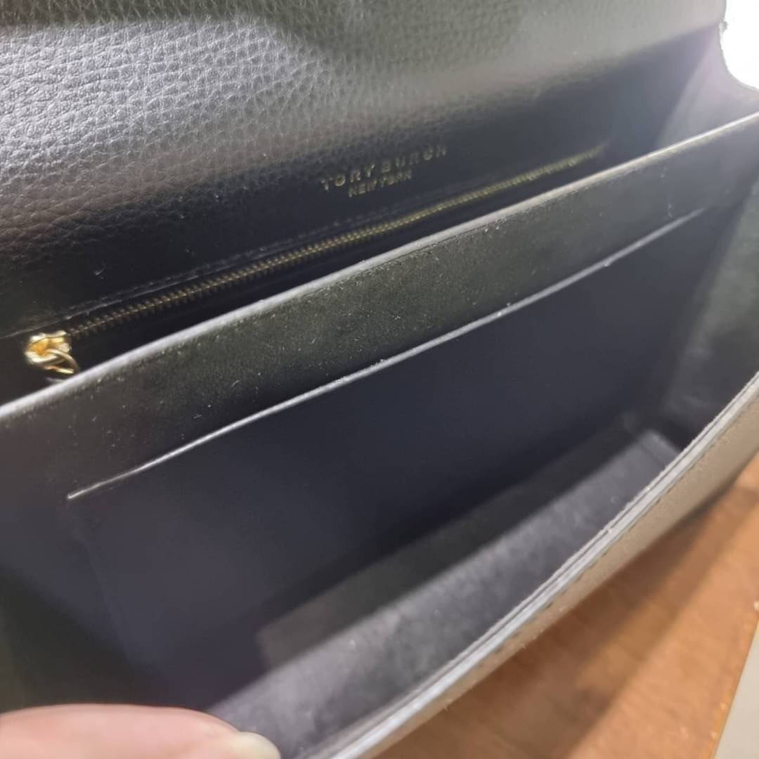 TORY BURCH MILLER SHOULDER BAG รุ่นยอดนิยม รุ่นหายาก รุ่นที่สาวๆตามหา ใบนี้เลย!! สวยหรู ผู้ดีทุกสี กระเป๋าสะพายไหล่ ดีไซน์อยู่ทรง คลาสสิคแฝงความหรูด้วยโลโก้สีทองอร่ามโดดเด่น