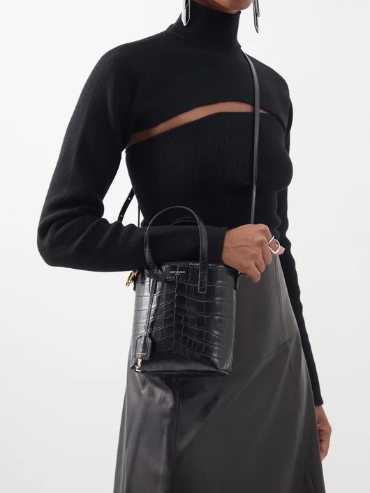 YSL Toy mini croc-effect leather tote / YSL Paris Mini Toy Croc Embossed Leather Bucket Bag กระเป๋ามินิโท้ทหนังลายจรเข้ เกรดออริจินล คอลเลคชั่นใหม่ล่าสุด ครอบครองก่อนใคร ควรมีติดตู้คะสาวๆ ภาพสินค้าถ่ายจากงานขายจริง ใช้งานต่างประเทศได้