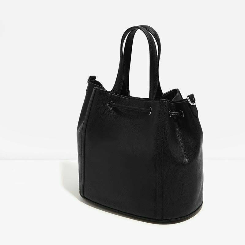 CHARLES & KEITH TASSEL DRAWSTRING BAG กระเป๋าถือหรือสะพายหนังนิ่มสวย น้ำหนักเบา ดีไซน์โดดเด่น ที่หูรูด Drawstring ประดับพู่ สามารถถือหรือสะพายได้ 2 ทรง ไม่จำเจ ปั๊มโลโก้ด้านหน้า ภายในมีช่องซิปเเละช่องเล็กใส่ของ ฐานเสริมอย่างดีใส่ ipad / iphone ของใช้ได้จุ