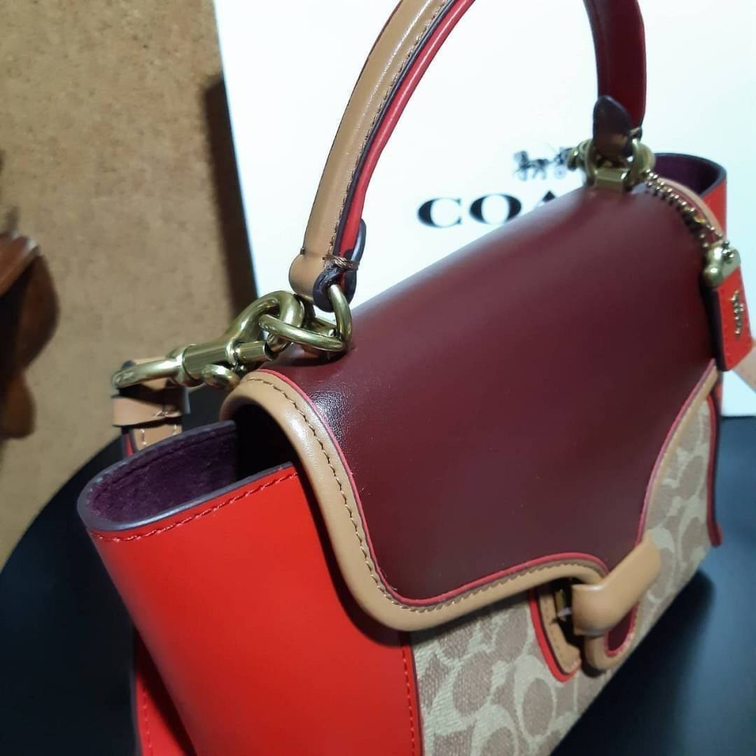 COACH COURIER CARRYALL 23 IN COLORBLOCK SIGNATURE CANVAS พร้อมส่ง 7 แบบ พร้อมส่ง ลุคดูไฮสุดๆค่ะ! กระเป๋าสะพายหนังหรูหราและคลาสสิค หนังแท้ชั้นดีที่สุด น้ำหนักเบา หนังสวยมากก สัมผัสแล้วหลงรักแน่นอนจ้าา😘