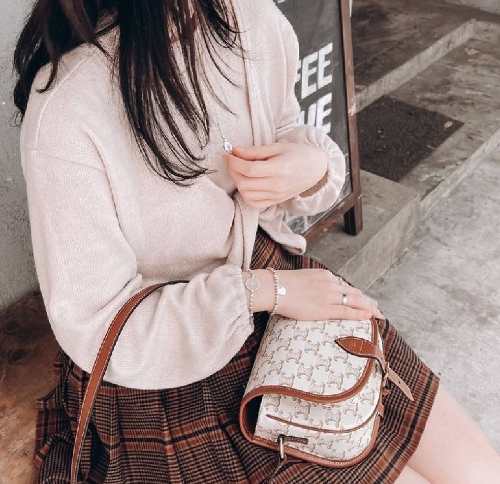 ✴️CELINE CROSSBODY BAG VIP GIFT WITH PURCHASE (GWP) พรีเมี่ยมกิ๊ฟ Limited Edition จาก CELINE HAUTE PARFUME DUTYFREE COUNTER วัสดุ COATED CANVAS ดีไซน์ยอดนิยมสไตล์สาว LISA