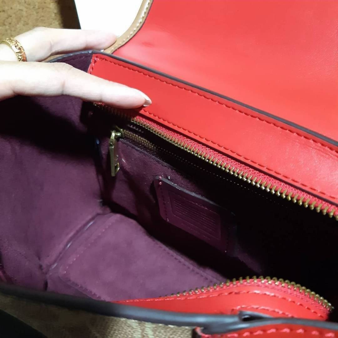 COACH COURIER CARRYALL 23 IN COLORBLOCK SIGNATURE CANVAS พร้อมส่ง 7 แบบ พร้อมส่ง ลุคดูไฮสุดๆค่ะ! กระเป๋าสะพายหนังหรูหราและคลาสสิค หนังแท้ชั้นดีที่สุด น้ำหนักเบา หนังสวยมากก สัมผัสแล้วหลงรักแน่นอนจ้าา😘