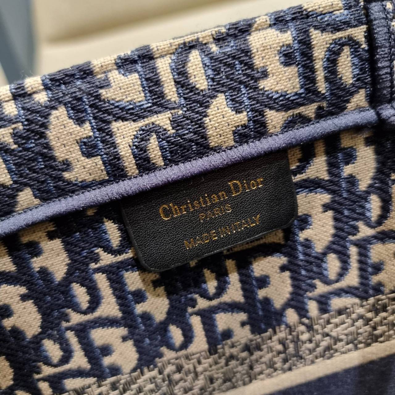 VIP 】HOT ARRIVAL!! DIOR CD SHOPPING BAG WITH GWP กระเป๋าทรงช้อปปิ้งใบใหญ่ จุใจ!! พรีเมี่ยมกิ๊ฟรุ่นดับเบิ้ลฮอต ดีไซน์คลาสสิควินเทจ สวยหรู วัสดุผ้าแคนวาสลายกราฟฟิค ภายในโล่งกว้างมากๆ ใส่ของจุสุดๆ โน้ตบุ้ค ไอแพด กระเป๋าสตางค์ มือถือ หรือเสื้อผ้ายังได้ สะพายค