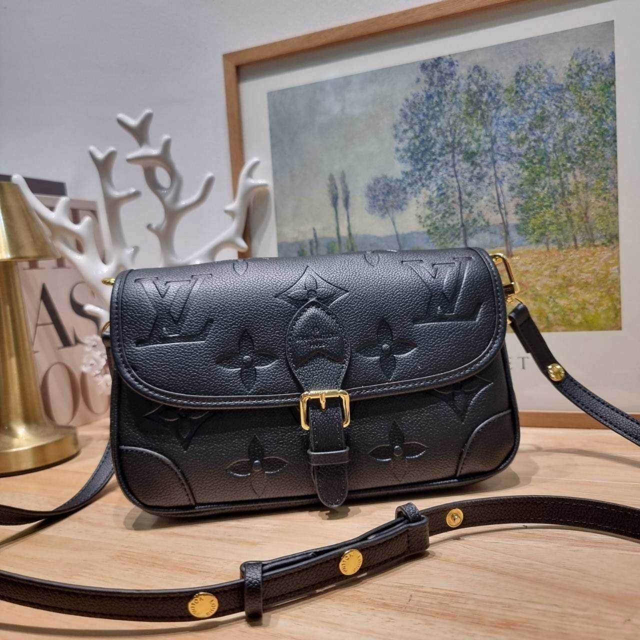 LV diane monogram empreinte bag กระเป๋ามัลติฟังก์ชั่น ดีไซน์ออกมาได้น่ารักน่าใช้มากๆ มีสายมาให้ถึง 2 แบบ