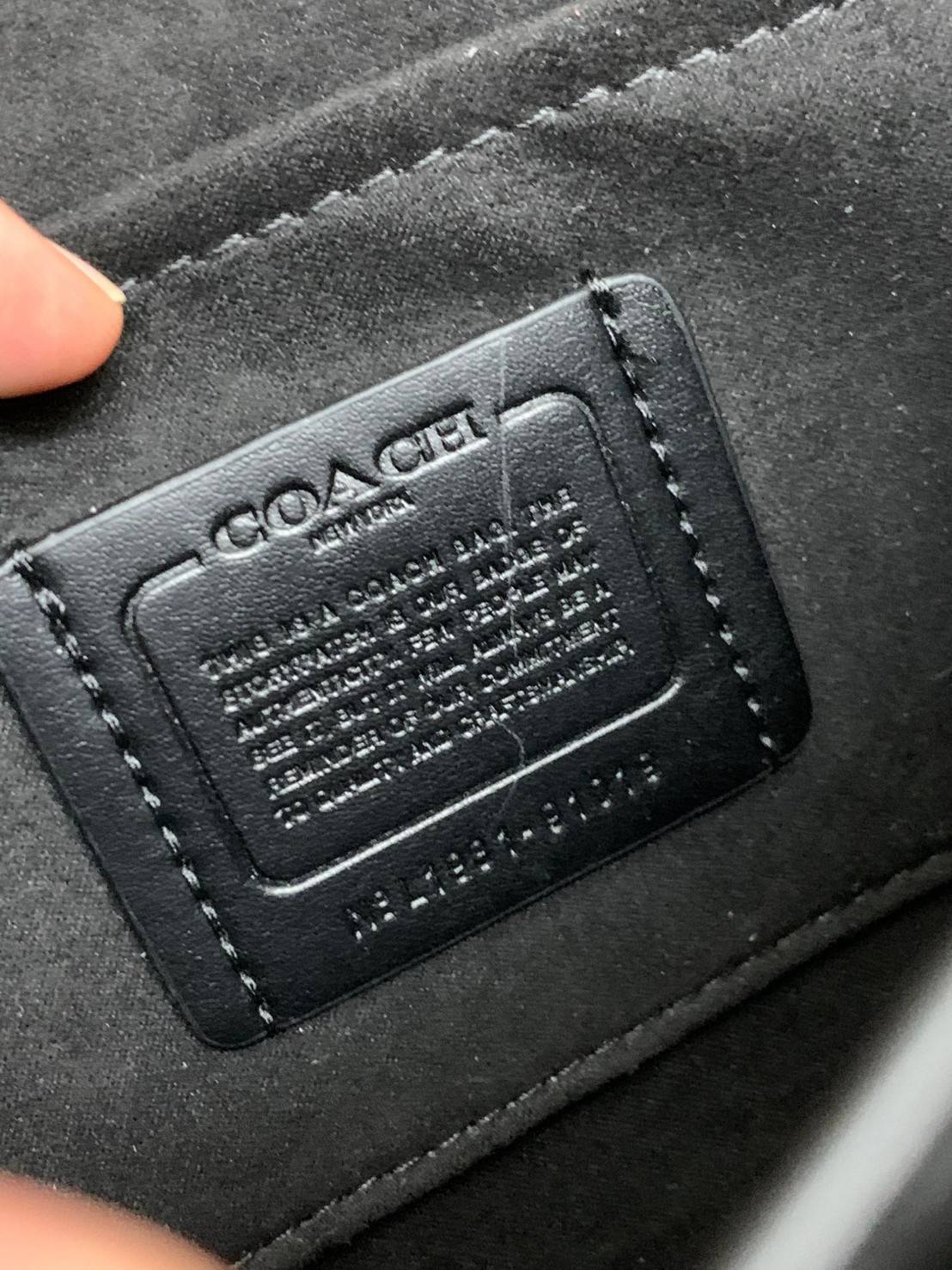 พร้อมส่งถึง8สี ห้ามพลาดค่ะ! COACH KLARE CROSSBODY BAG ((91019//91174//90400//1424//90635)) พร้อมส่งที่ไทย กระเป๋าสะพายครอสบอดี้ร์หรือสามารถทบเป็นสายคู่คล้องไหล่ได้ด้วยค่ะ หนังแท้ แต่ละสีทำลายหนังได้สวยงามแตกต่างกันออกไปนะคะ ✔️ห้อยด้วยป้ายแบรนด์แบบโ