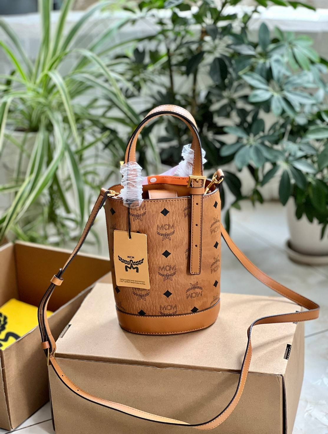 M.C.M AREN BUCKET TOTE IN VISETOS กระเป๋าทรงบัคเก็ต ขนาดกำลังสวย ไอเท็มใหม่ เกรดท็อปออริ 1:1 สลับแท้