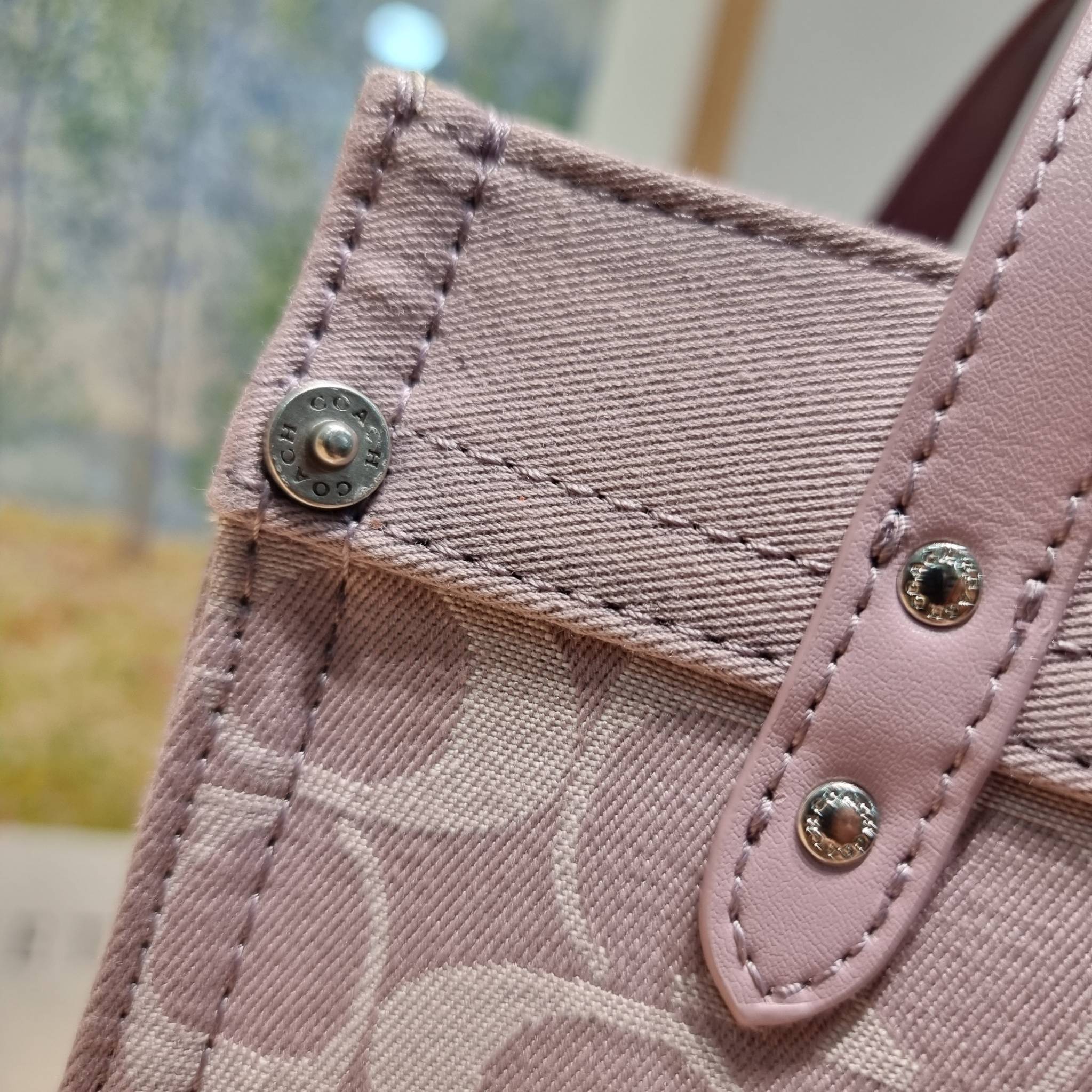COACH FIELD TOTE 22 IN SIGNATURE DENIM / CJ853 คอลเลคชั่นใหม่ พร้อมสีใหม่ยังไม่เข้าไทย ให้ทุกคนได้มีสวยก่อนใครไปเลย!! กับกระเป๋าทรงโท้ท ไซส์กำลังสวย