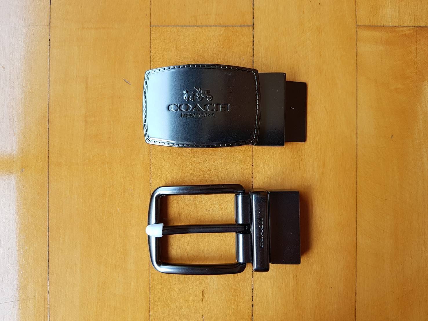 Coach Men's Belt Gift Set ชุดเข็มขัดสำหรับคุณผู้ชาย วัสดุหนังคุณภาพดี มีหัวเข็มขัด 2 แบบ เปลี่ยนใช้ได้หลายโอกาส ราคาสุดคุ้ม มาพร้อมกล่องจะมอบเป็นของขวัญ ในโอกาสพิเศษก็เหมาะค่ะ