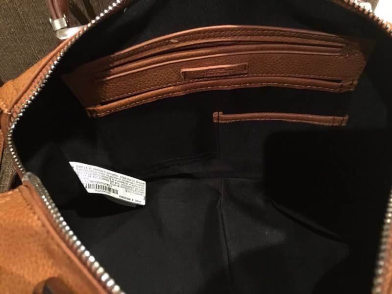 Best Seller!!! ZARA SQUARE BOWLING BAG กระเป๋าถือหรือสะพาย ZARA รุ่นฮิตตลอดกาลวัสดุคุณภาพหนังเเกะเทียมเเบบนิ่ม ทรงสวยดีไซน์เก๋น่าใช้ มีลูกเล่นที่หูหิ้วสามารถปรับระดับได้ มีช่องเล็กใส่ของด้านข้าง ภายในมีช่องเล็กเเละโลโก้มาพร้อมสายสะพายยาวปรับระดับได้เเละที