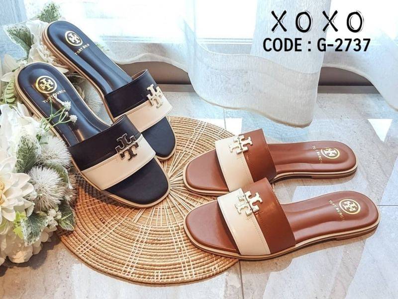 Tory Burch Sandels 2 Tone แตะสวม งานแบรนด์ วัสดุหนัง PU ตัดสี 2 tone ด้านหน้าว่างอะไหล่โลโก้แบรนด์ อย่างดี สีทอง เงาสวย โดดเด่น เรียบ หรู ดูแพงเกินราคา แมทส์ชุดง่าย น้ำหนักเบา