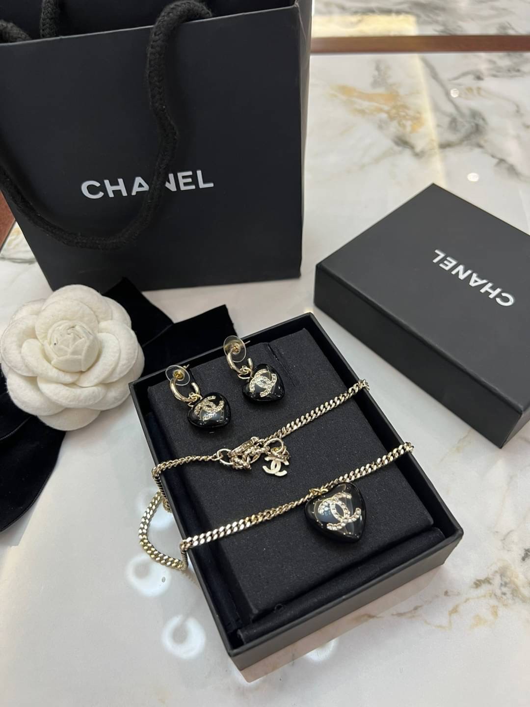 ซื้อ1ได้ถึง2ชิ้น ในเซ็ตเดียว CHANEL JEWELRY SET / Chanel earrings / Chanel necklace โทนดำ ชุดเครื่องประดับครบชุด สุดอลังการ