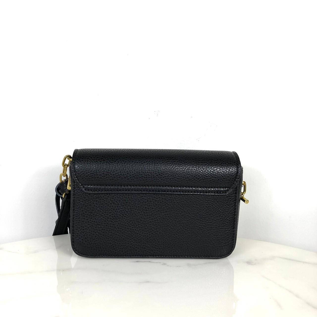 TORY BURCH shoulder bag พร้อมส่งที่ไทย กระเป๋าสะพาย TORY BURCH เปิด - ปิดกระเป๋าด้วยกระดุมแม่เหล็ก ด้านในโล่ง มีช่องเล็ก 1 ช่อง สายสะพาย สามารถปรับได้ 4 ระดับค่ะ