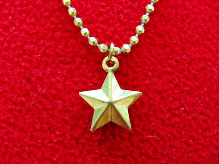 สินค้าหมดค่ะ สร้อยคอผู้หญิงทำจากเหรียญ25,50ส.ต.พร้อมจี้รูปดาวค่ะ