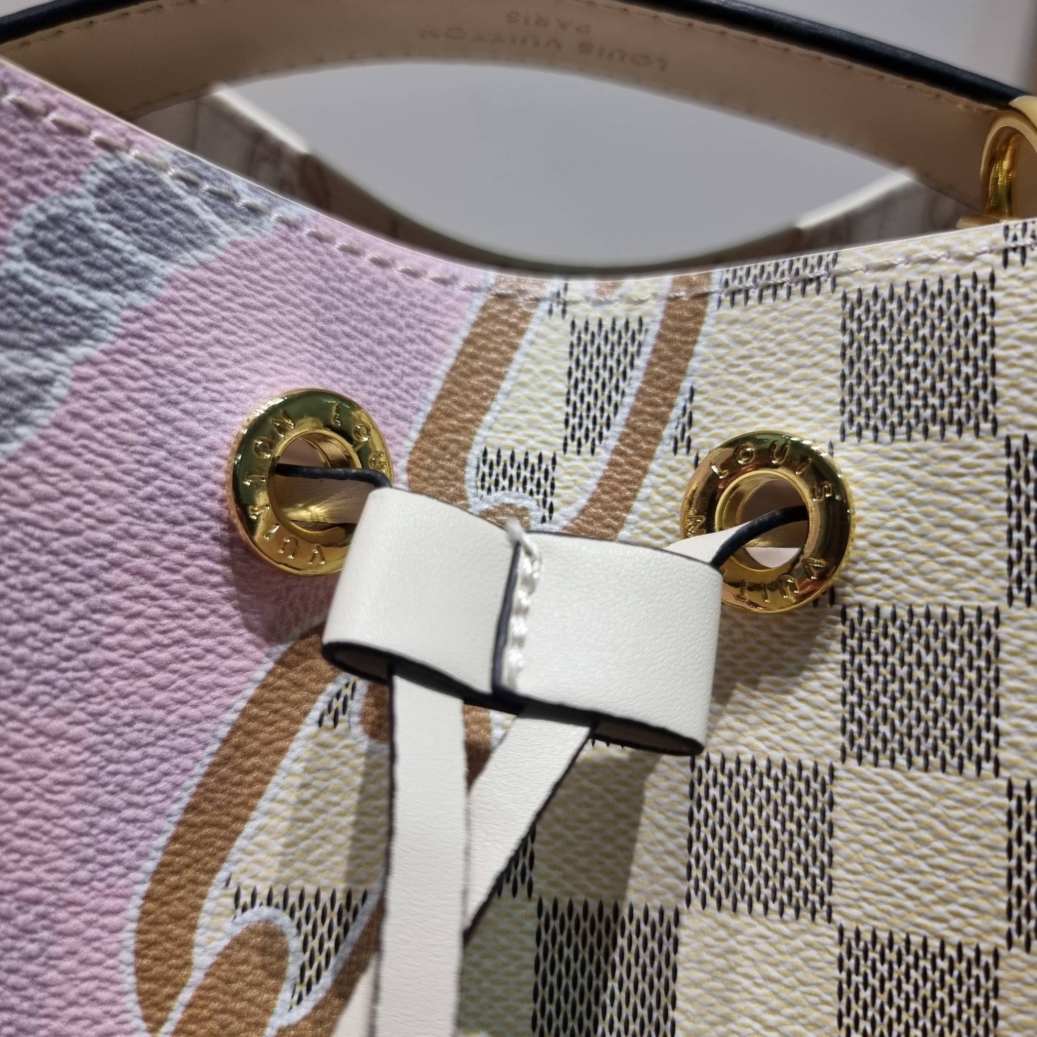 LV Neonoe MM Damier Azur New Spring Collection - Nautical อีกหนึ่งรุ่นท็อปฮิต กับดีไซน์ใหม่ต้อนรับฤดูร้อน กับกระเป๋าสะพายทรงบัคเก็ตใบใหญ่