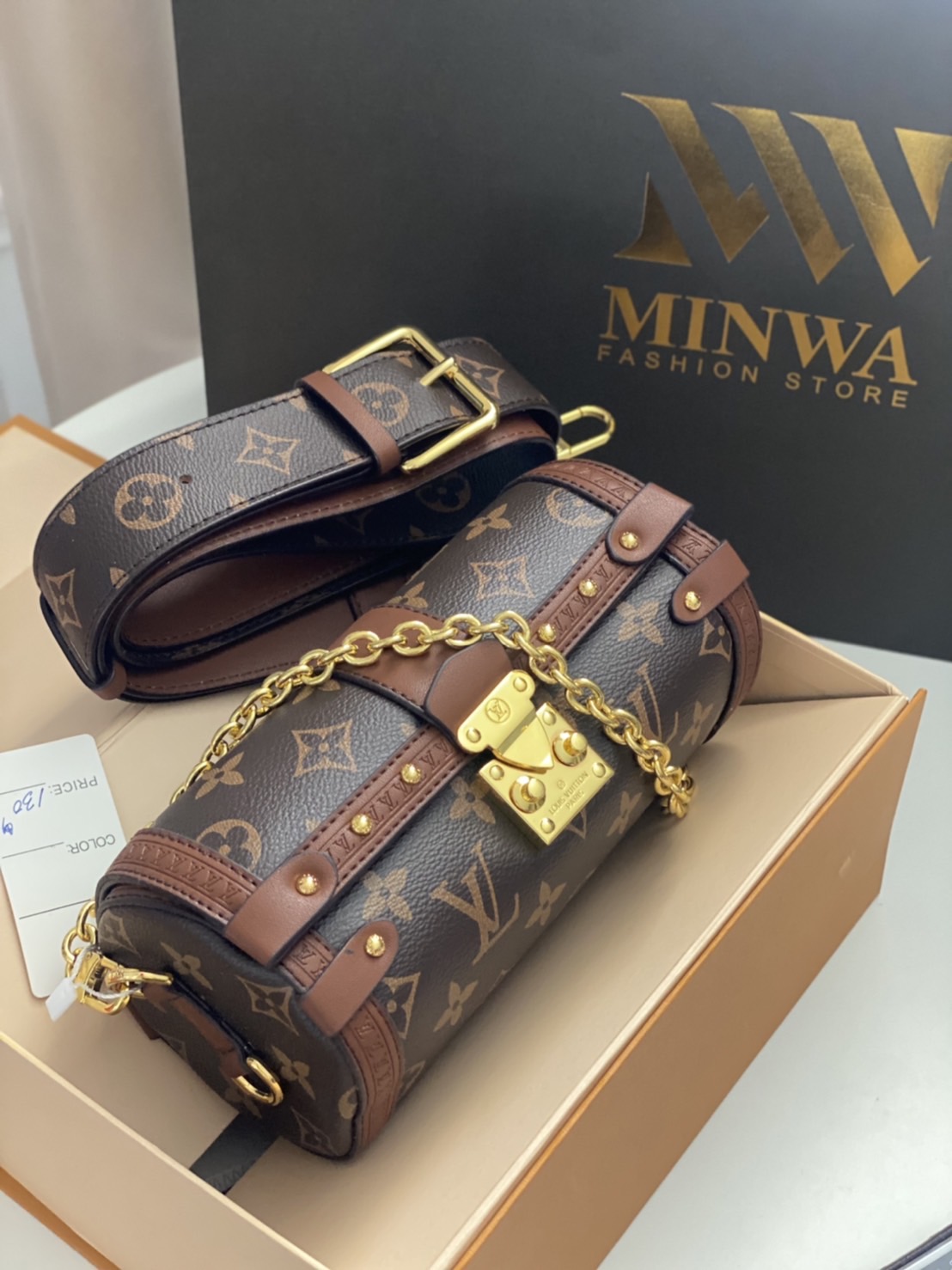 LV Papillon Trunk Monogram Canvas - Handbags เกรดออริจินอล ใช้งานต่างประเทศได้ พร้อมส่งที่ไทย กระเป๋าทรงสวย ดีไซน์หรู มีสายมาให้ 2 เส้น สายโซ่และสายหนังสปอร์ตเส้นใหญ่ วัสดุหนังแคนวาสอย่างดี ใบจริงสวยสุดคุ้ม