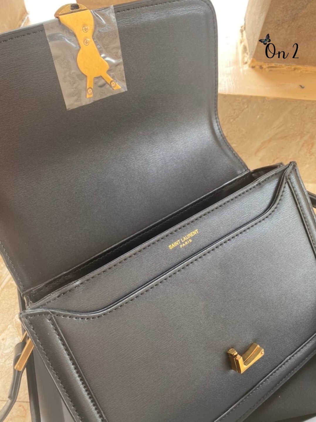 ไอเท็มขึ้นแท่น the best seller!! YSL SOLFERINO SATCHEL LEATHER / YSL crossbody bag กระเป๋าสะพายข้าง โลโก้โดดเด่น ดีเทลดูแพงด้วยตัวล็อค ใช้งานง่าย แน่นหนา งานหนังสวยเต็มใบ ภายในเป็นช่องโล่ง ใส่ของสำคัญได้เลยสบายๆ สายสะพายครอส ปรับใช้ได้ตามตัว ใบจริงสวยคม ร