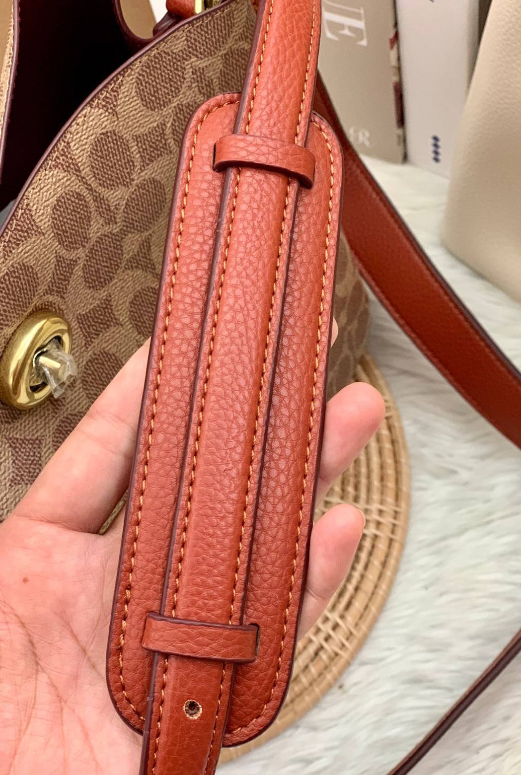 COACH WILLOW SHOULDER BAG ((C2745//C2590//C2621)) พร้อมส่งที่ไทย รุ่นแนะนำค่ะ🔥🔥 🔺กระเป๋าหิ้ว//คล้องไหล่//สะพายข้าง สุดคุ้ม! หนังแท้ชั้นดี ได้ไปหลงรักแน่นอนค่ะ หนังสวยมากๆ😘 🔺ตัวกระเป๋าแบ่งเป็นสองช่องหลัก ด้านนึงเป็นแ