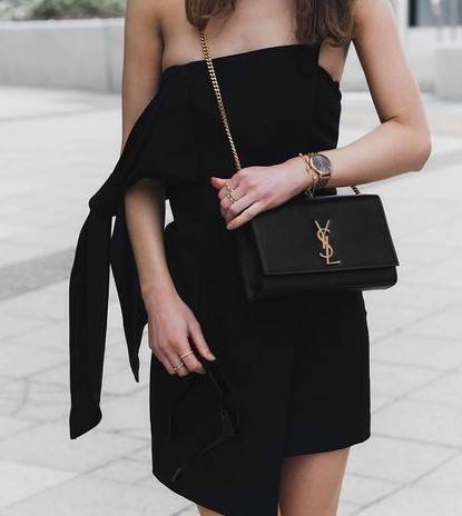 SAINT LAURENT Kate Medium leather shoulder bag VIP GIFT WITH PURCHASE (GWP) พรีเมี่ยมกิ้ฟ Limited Edition จาก YSL DUTY FREE COUNTER วัสดุหนังแกะสังเคราะห์ ลวดลายคล้ายหนังคาเวียร์ หนังสวย ใช้ทน อะไหล่ทองทั้งใบ ด้านหน้าประดับโลโก้แบรนด์ ขนาดกระทัดรัดกำลังดี