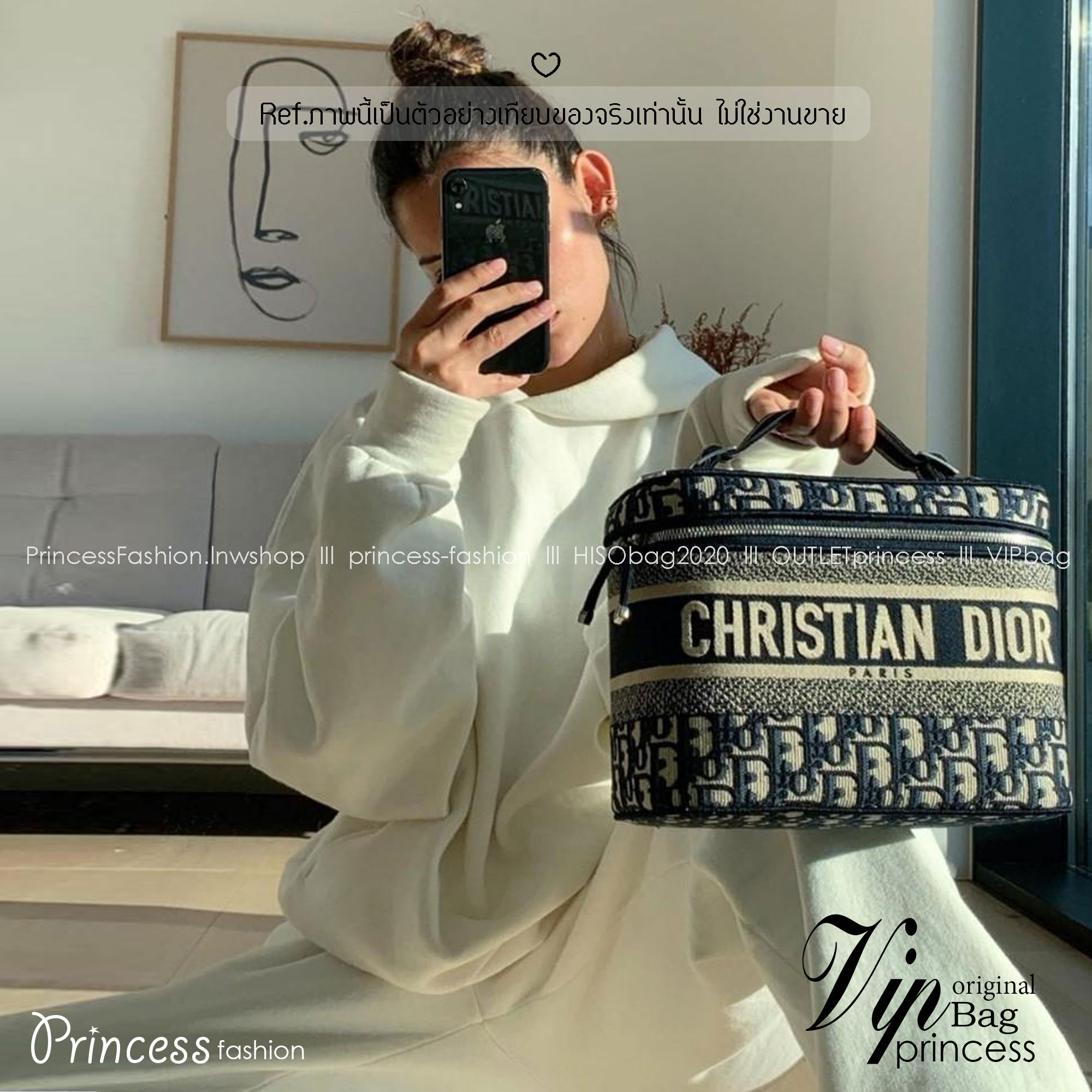 22cm Medium DiorTravel Vanity Case กระเป๋าใส่เครื่องสำอางใบกลาง จุของได้เยอะ มาพร้อมกับลวดลาย Oblique ปักอย่างประณีตและประดับด้วยสัญลักษณ์ Christian Dior Paris มาพร้อมสายสะพายและหูจับในตัว