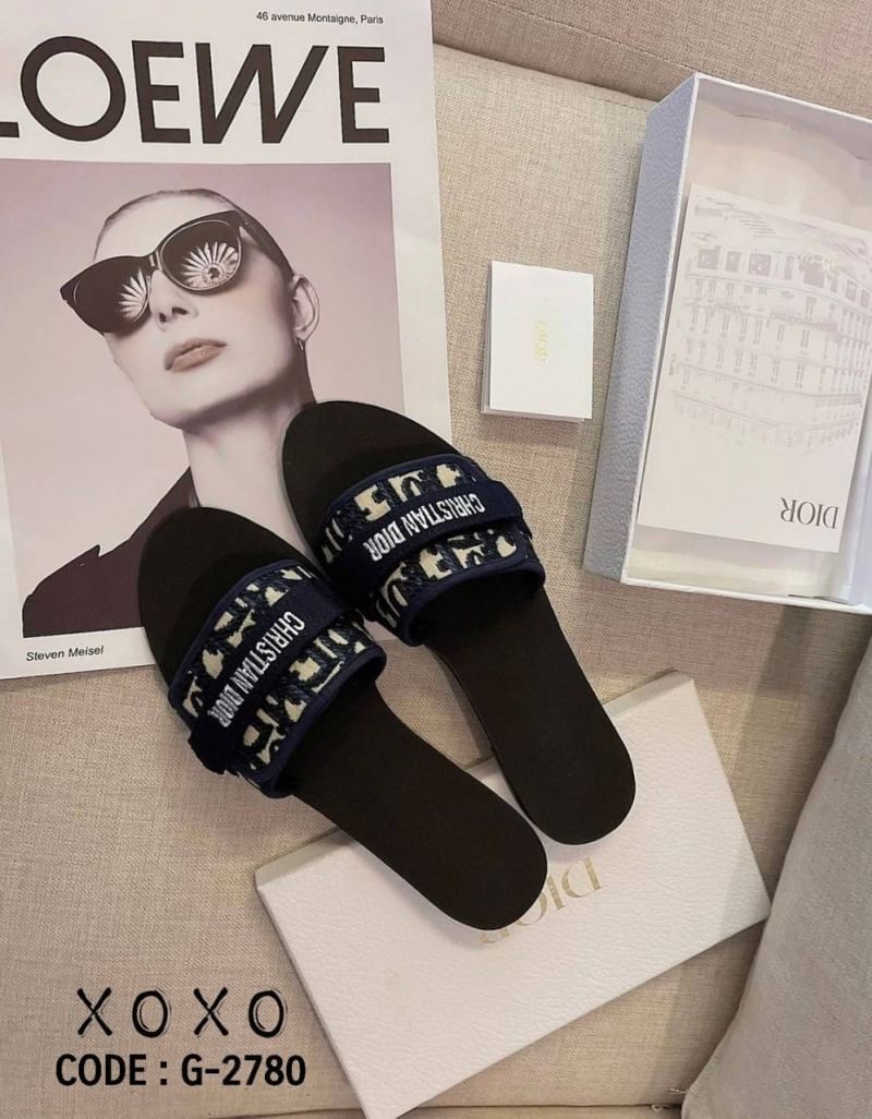 CHRISTIAN DIOR Sandals แตะ ชิค ชิล สวย หรู แมทส์ชุดง่าย ด้านบนลายผ้าแบรนด์