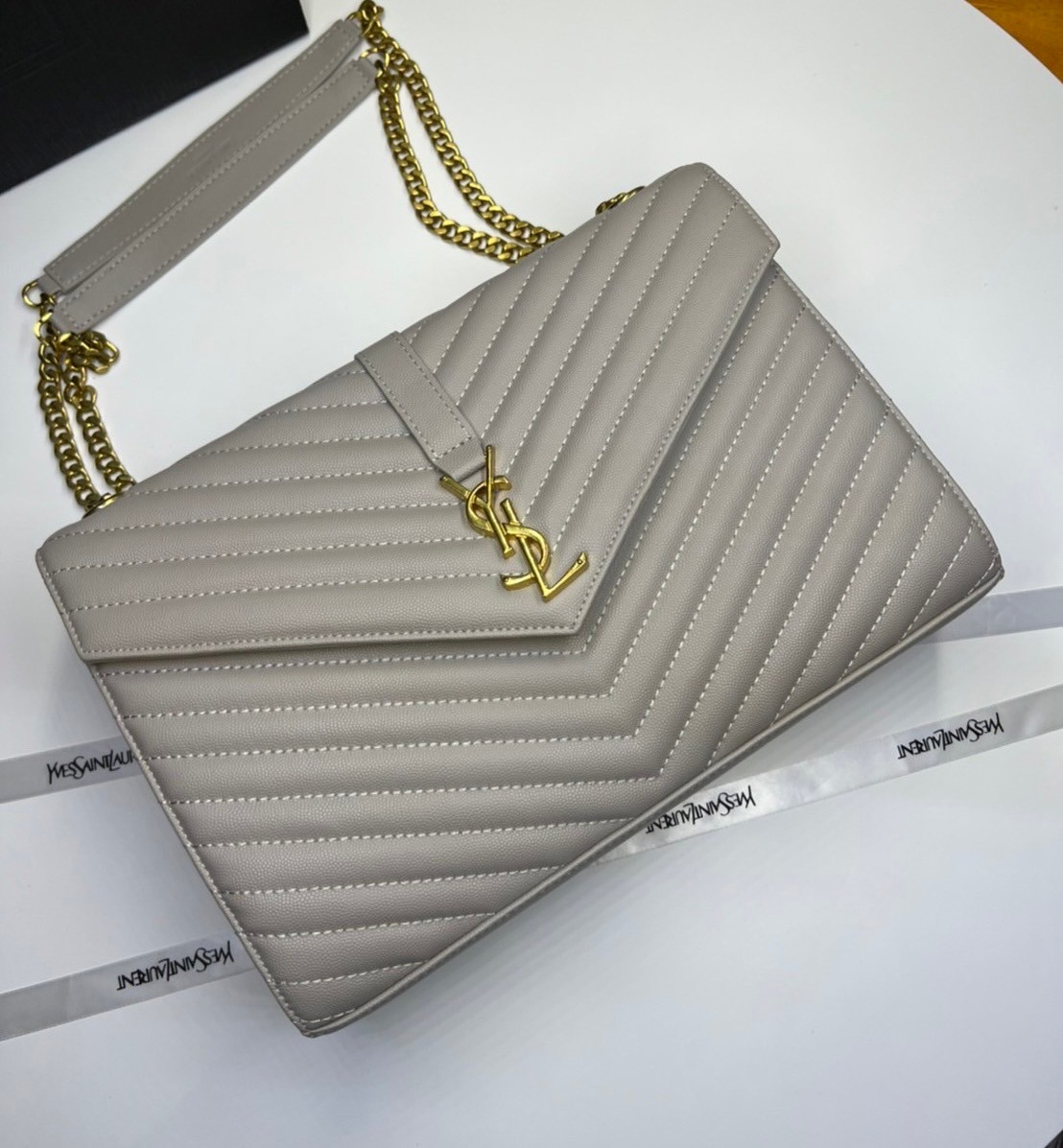 หนังแท้ YSL college large chain bag in quilted leather 30cm กระเป๋าสะพายใบใหญ่ ดีไซน์ทรงสวยหรู ตอบโจทย์ได้ทุกสไตล์ ภาพสินค้าถ่ายจากงานขายจริง ใช้งานต่างประเทศได้