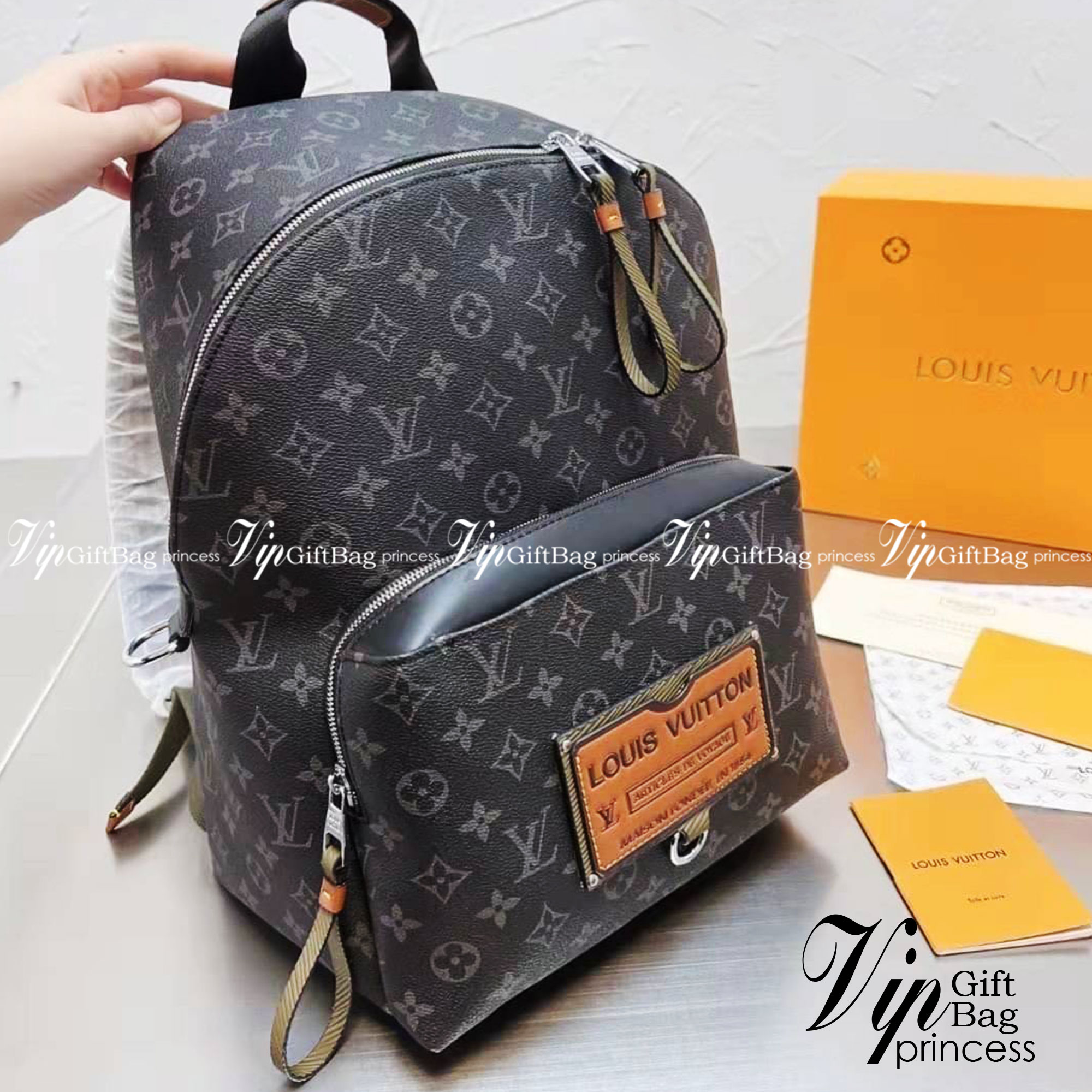 LV Discovery Backpack / LV Backpack in Black กระเป๋าเป้ งานปั้มแบรนด์ ใช้ได้ทั้งชายหญิง ภาพถ่ายจากงานขายจริง ใช้งานต่างประเทศได้