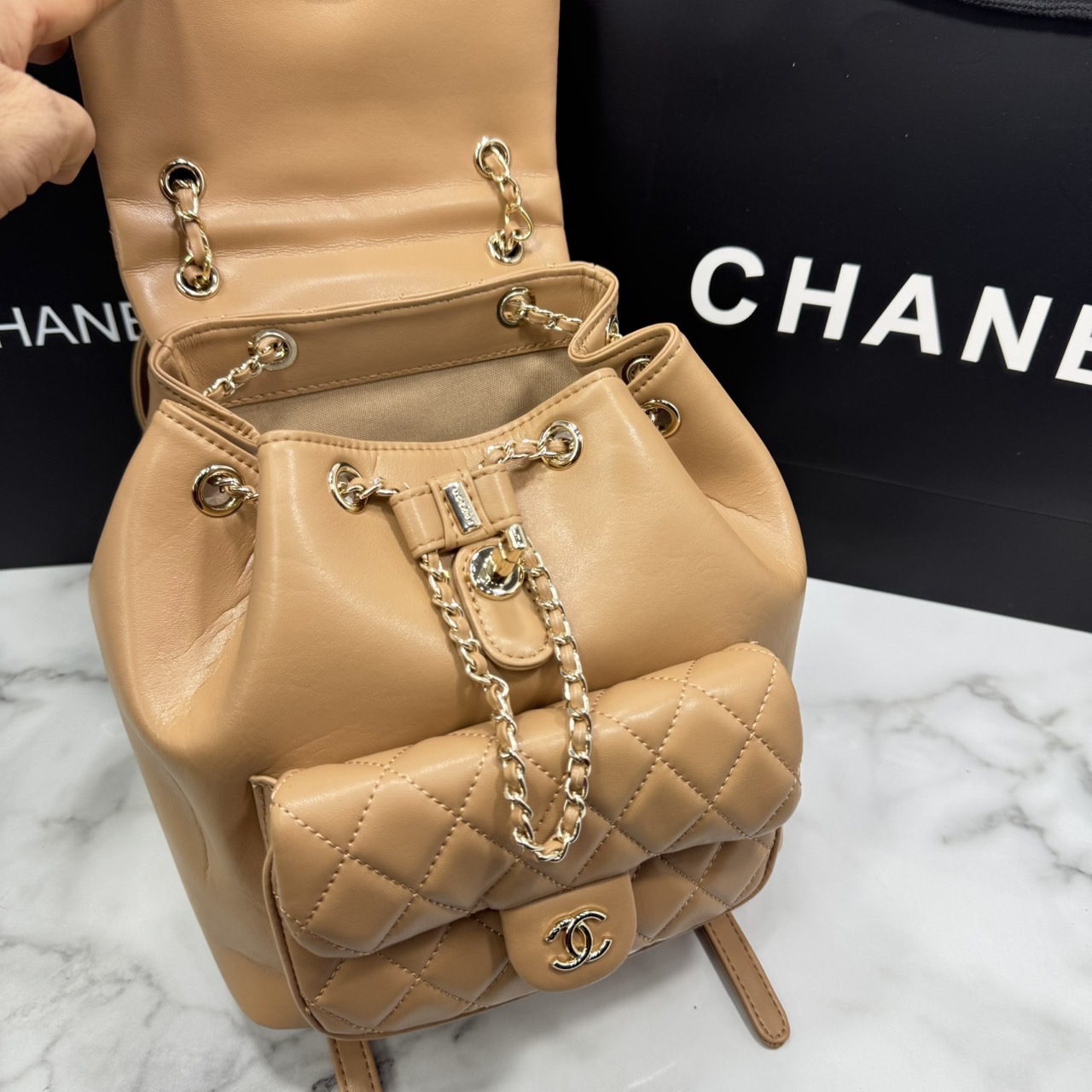 ORI หนังแท้ | Chanel Duma Backpack กระเป๋าเป้ไซส์มินิ น่ารักน่าใช้สุดๆ ไอเท็มยอดฮิต รูปทรงทันสมัย ดีเทลความสวยมากมาย