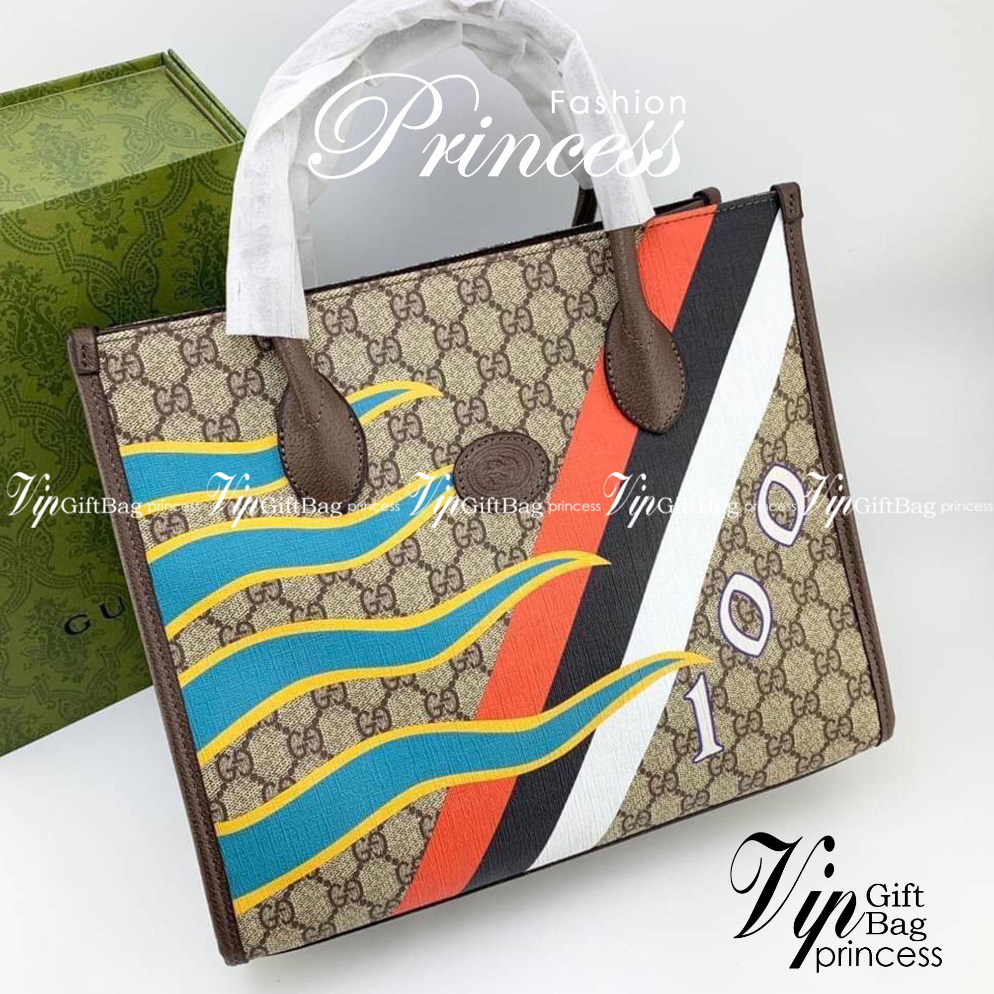 GUCCI Printed Monogrammed Coated-Canvas and Leather Tote Bag / GG Shopping Bag กระเป๋าไซส์ใหญ่ โดดเด่นด้วยลายปริ๊น สวยเอกลักษณ์ พร้อมส่งที่ไทย ภาพสินค้าถ่ายจากงานจริง ใช้งานต่างประเทศได้ วัสดุหนังแคนวาส ภายในโล่งกว้างมาก ใส่ของแบบแน่นๆ จุๆไปได้เลย หมดห่วง