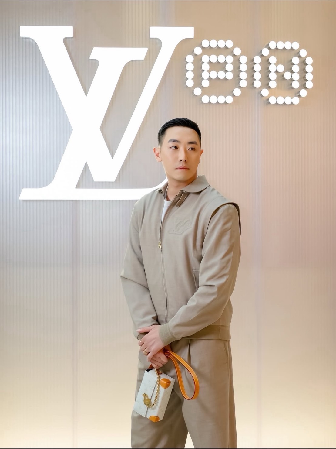 ORI หนังแท้ | LV Steamer crossbody bag Monogram Canvas / LV Trunk Bag กระเป๋าสะพาย กระเป๋าสตางค์แบบสะพายรุ่น Steamer รังสรรค์จาก Monogram แคนวาส แต่งขอบหนัง Aged Natural และฮาร์ดแวร์สีทอง