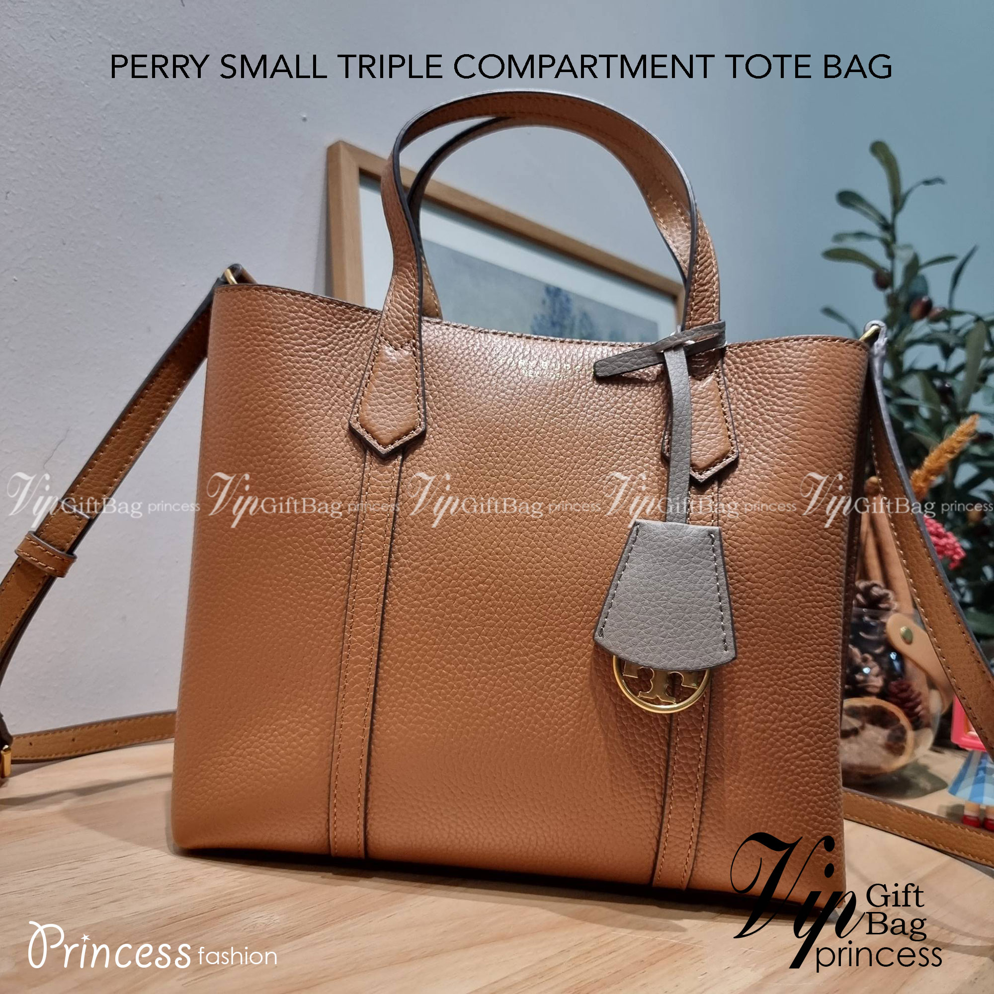 TORY BURCH PERRY SMALL TRIPLE COMPARTMENT TOTE BAG กระเป๋าโท้ทขนาดเล็ก รุ่นขายดี ทรงสวย ดีไซน์ออกมาให้ใช้งานได้ทุกลุค ทุกโอกาส