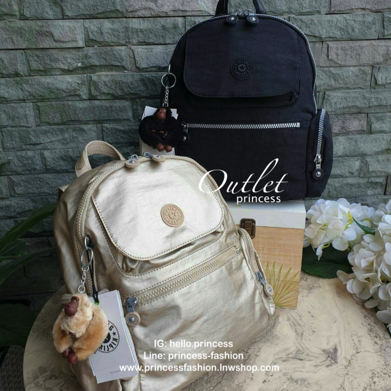 Kipling Matta Small Metallic Backpack รุ่น KI1490 คอลเลคชั่นใหม่ชนช้อป!!กระเป๋าเป้ขนาดกำลังดี วัสดุไนล่อนเคลือบกันน้ำ มีน้ำหนักเบา มีช่องเก็บของหลายช่อง แบ่งเป็นช่องด้านหน้า 2 ช่องและด้านข้างอีก 2 ช่อง ช่องใหญ่ปิดเปิดด้วยซิปคู่ภายในมีช่องซิป ช่องใส่ของจุก