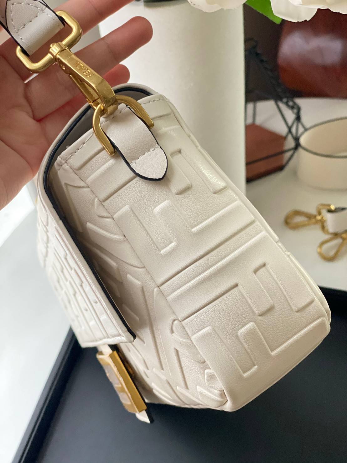 พรีเมี่ยมกิ๊ฟแท้ 100% 】หนังแท้ FENDI Baguette Shoulder Bag จุของได้เยอะมากก