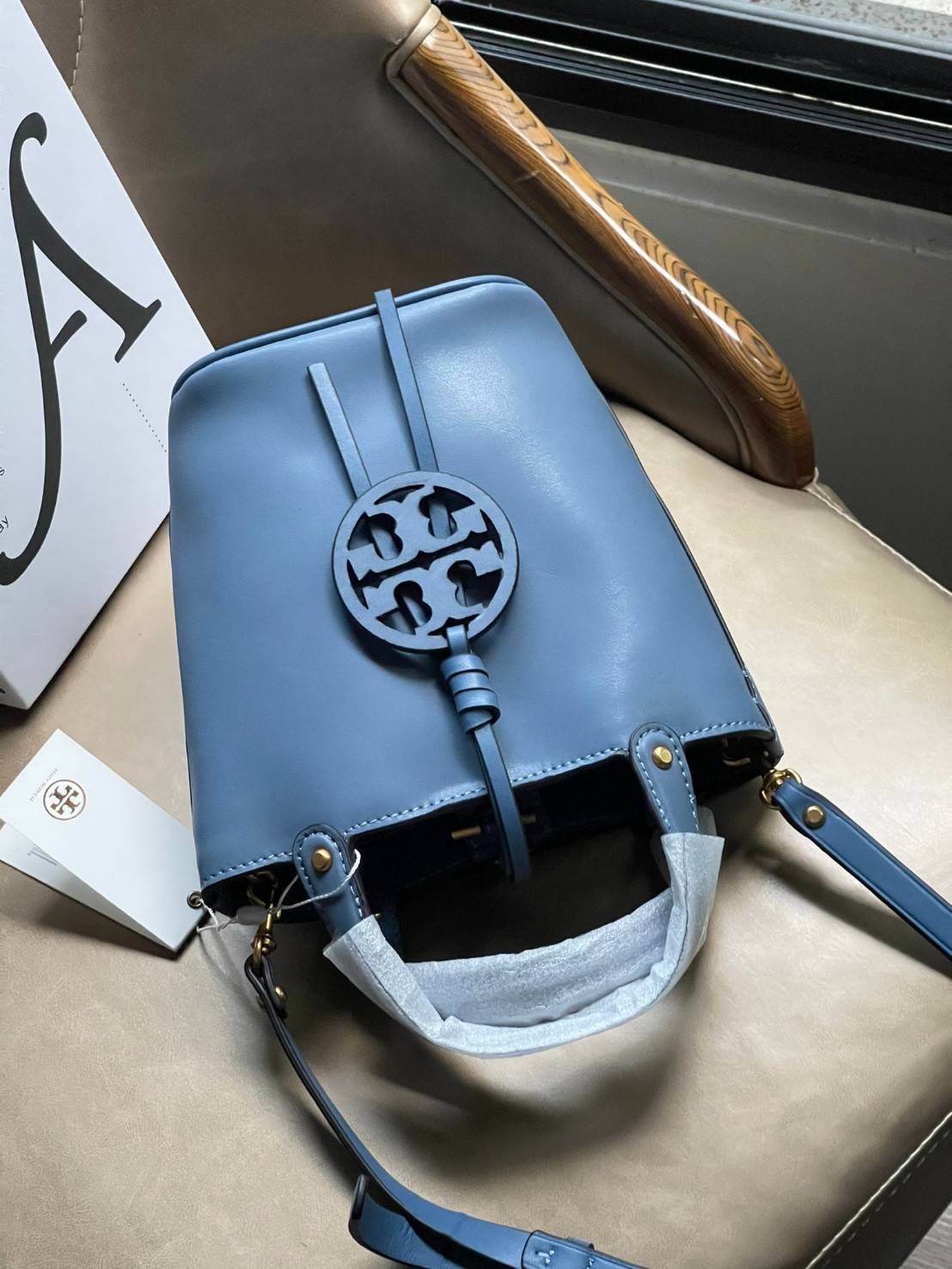 ของแท้ 💯% Tory burch miller mini bucket bag กระเป๋าทรงคลาสสิคจากTory burch มาพร้อมกับรูปทรงถัง ขนาดน่ารักกำลังดี