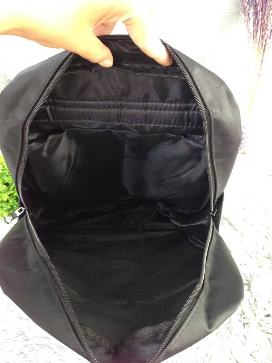 Adidas original Large backpack กระเป๋าเป้ใบใหญ่ วัสดุ nylon เนื้อหนา ดีไซน์ล่ย original brand เปิดปิดด้วยตัวล็อคคู่ด้านหน้า และซิป ด้านข้างมีช่องใส่ขวดน้ำ ภายในกว้าง แบ่งเป็นสัดส่วน ใส่ Laptop ได้ มี support กันกระแทก สายสะพายยาวปรับได้ ใช้ได้ทั้ง ช และ ญ