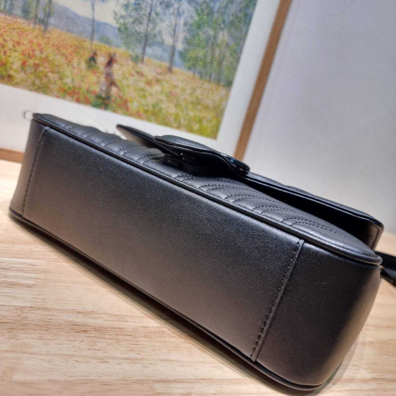 GG MARMONT SHOULDER BAG กระเป๋าสะพายข้างรุ่นคลาสสิค ดีไซน์ใหม่ อะไหล่ดำ สะพายขับผิว ดูแพง อัพลุคได้สบายๆ เปิด-ปิดด้วยตัวกดล็อคแน่นหนา ด้านหลังดีไซน์รูปหัวใจ 🖤