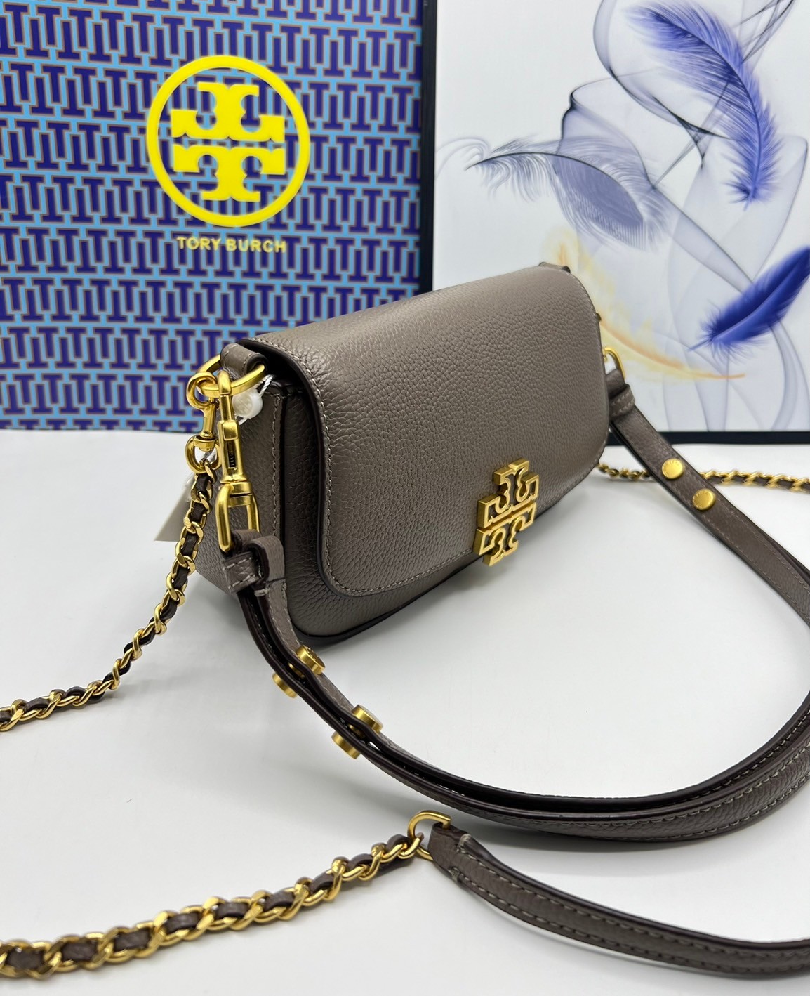Tory Burch Britten Convertible Crossbody Bag กระเป๋าสะพายดีไซน์เรียบหรู เกรดออริ สลับแท้ 1:1 ใช้งานต่างประเทศได้