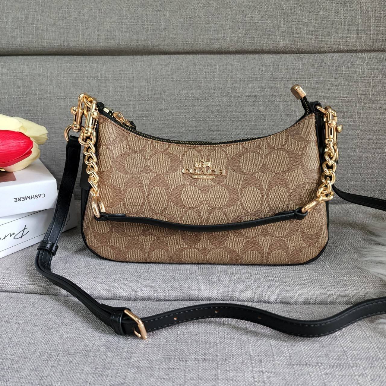 พร้อมส่งครบสี สวยทุกสีเลยค่า😘 ((CA173//CA209//CA548)) COACH TERI SHOULDER BAG 🔹กระเป๋าทรงพอช ในรูปแบบหนังแท้ หนังนิ่มสวยมากค่ะ