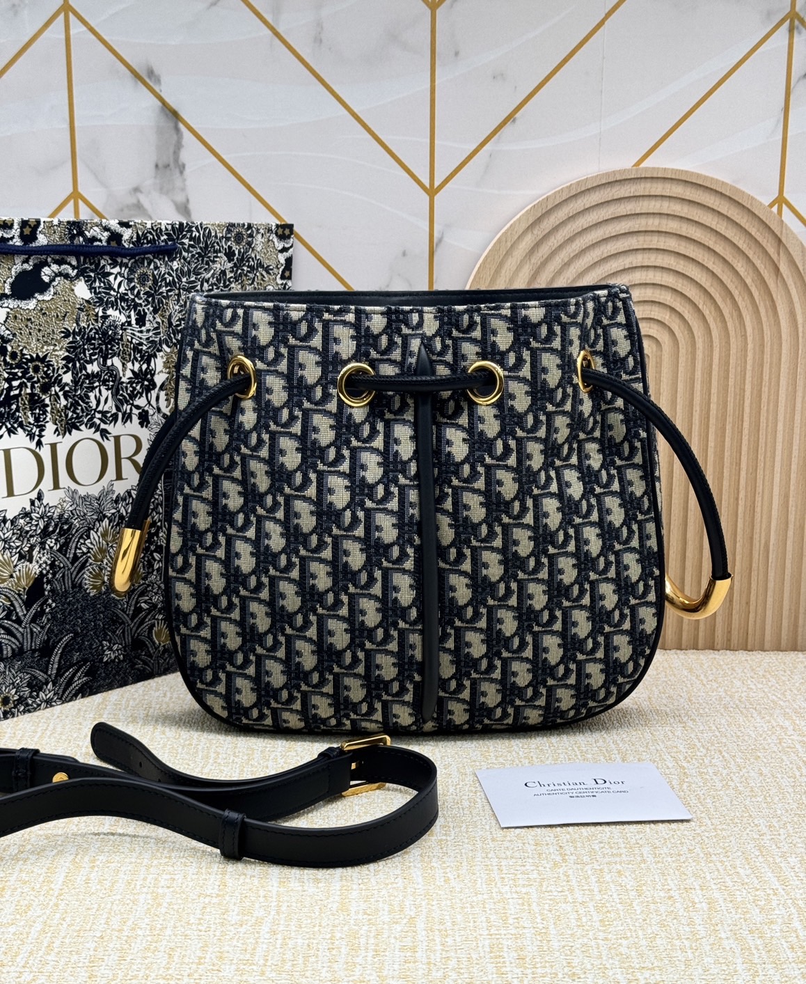 Medium DIOR Nolita Bag Blue Dior Oblique Jacquard รุ่นใหม่ กระเป๋าสะพายทรงโท้ท สวยเรียบหรู ถือได้ สะพายยาวได้ เกรดออริ 1:1