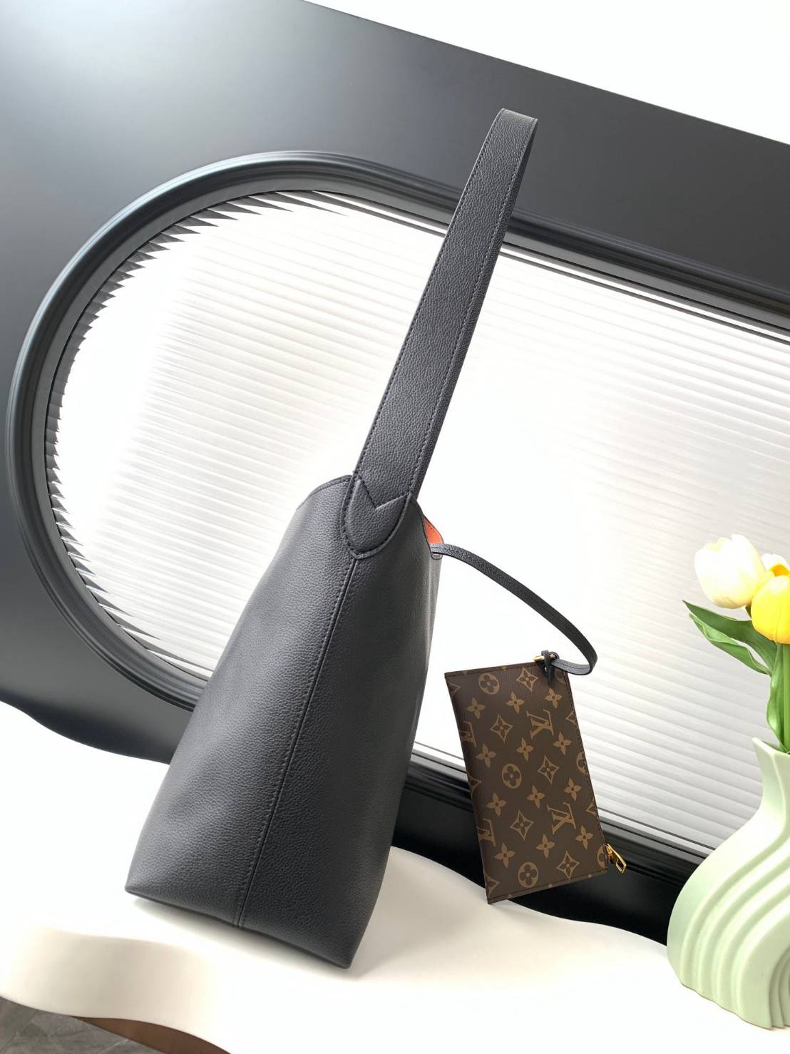 TOP ORI | หนังแท้ LV Low Key Hobo PM Bag เกรดเทียบแท้เทพดีสุด กระเป๋าสะพายทรงโท้ทรุ่นใหม่ เผยความเรียบหรูมีระดับด้วยรูปทรงเรียบง่ายและงานฝีมือประณีตไร้ที่ติ