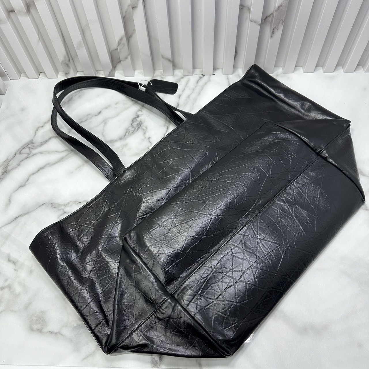Large ALEXANDER WANG Punch Tote Bag in Crackle Patent Leather กระเป๋าทรงโท้ทใบใหญ่ งานหนังลายยับเต็มใบ เกรดออริ 1:1 ใช้งานต่างประเทศได้