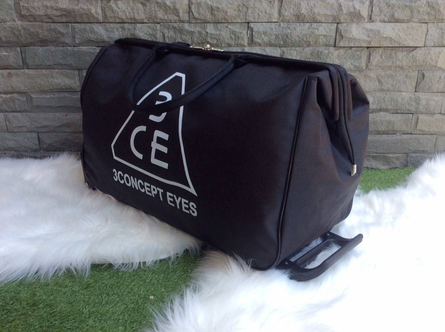 กระเป๋าเดินทางล้อลาก **3cebag เข้าแล้วจ้ารุ่นนี้สั่งทำพิเศษ เอาใจลูกค้า ต้องไปท่องเที่ยวบ่อย คันชักสั่งตรงจาฮ่องกง งานเป๊ะ หัวซิปนำกุญแจมาล็อคได้ ตัดเย็บโดยช่างคุณภาพ ซิปรูดลื่นมากๆ น้ำหนักเบา เหมาะกับไปเที่ยวหลายๆวัน นำติดตัวขึ้นเครื่องได้ วัสดุไนลอน ผสม