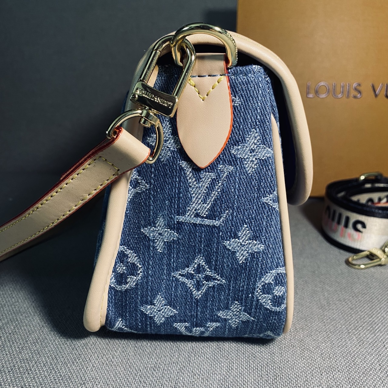 LV diane monogram denim bag กระเป๋ามัลติฟังก์ชั่นเดนิม ดีไซน์ใหม่สียีนส์สวยมีเสน่ห์ มาพร้อมสาย 2 แบบ สายหนังคล้องไหล่ได้ และสายสปอร์ตครอสบอดี้ได้