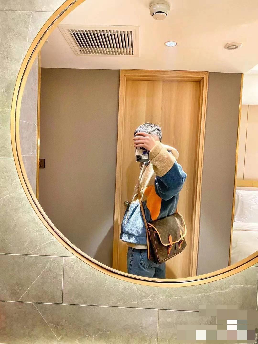 LV Vintage Monogram Sac Gibeciere GM messenger / LV GIBECIERE CROSSBODY BAG กระเป๋าสะพายข้างใบใหญ่ ทรงแมสเซนเจอร์ เอาใจหนุ่มๆ ดีไซน์วินเทจ ย้อนยุค คลาสสิคไม่มีเบื่อ วัสดุหนังแคนวาส ทนทาน