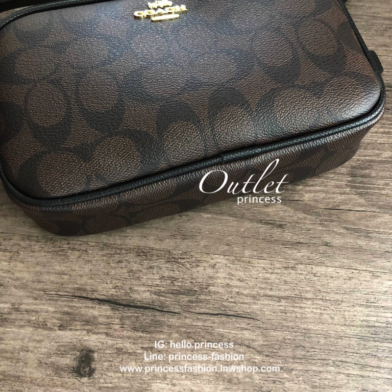 COACH MINI CROSSBODY BAGกระเป๋าสะพาน size mini วัสดุหนังลาย signature เปิด - ปิดด้วยซิป แบ่ง2 ช่องใหญ่ ภายในโล่ง ใส่ wallet สั้น มือถือได้ทุกรุ่น และของใช้จุกจิก พร้อมสายยาวถอด ปรับได้ค่ะ