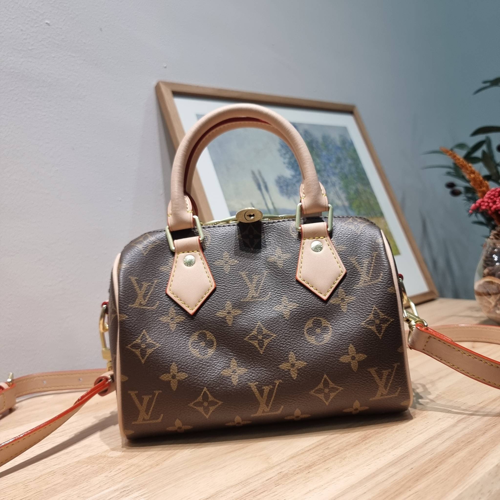 Set 3 ใบ LV Speedy Bandoulière 20 New in!! กับ box set ชวนสะสม ที่จับเอารุ่นยอดฮิต มามิกซ์รวมกับไอเท็มสุดคุ้มของมันต้องมี!! จัดเรียงให้อยู่ในกล่องสุดหรู ไม่ว่าจะตัวกระเป๋า กระเป๋าสตางค์ กระเป๋าจิ๋ว ใบไหนๆก็นำมาใช้งานได้จริง คุ้มค่ามากๆ แถมฟรี! ริบบิ้นลายล