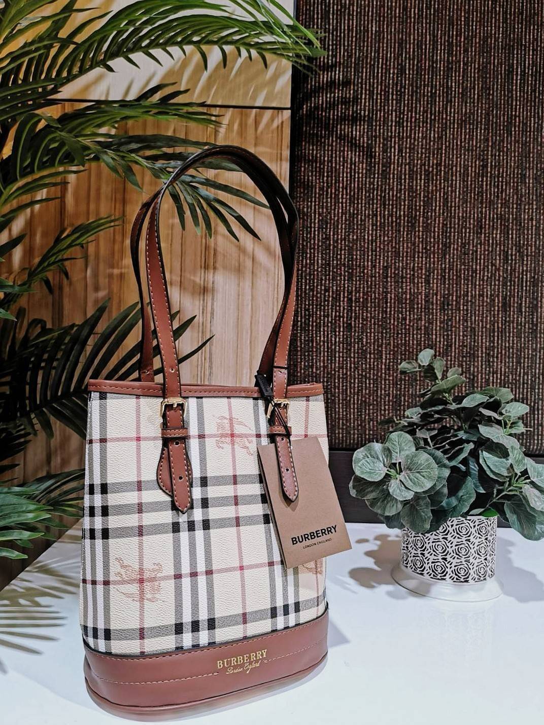 BURBERRY FRAGRANCES VINTAGE BAG กระเป๋าสะพายทรงวินเทจ