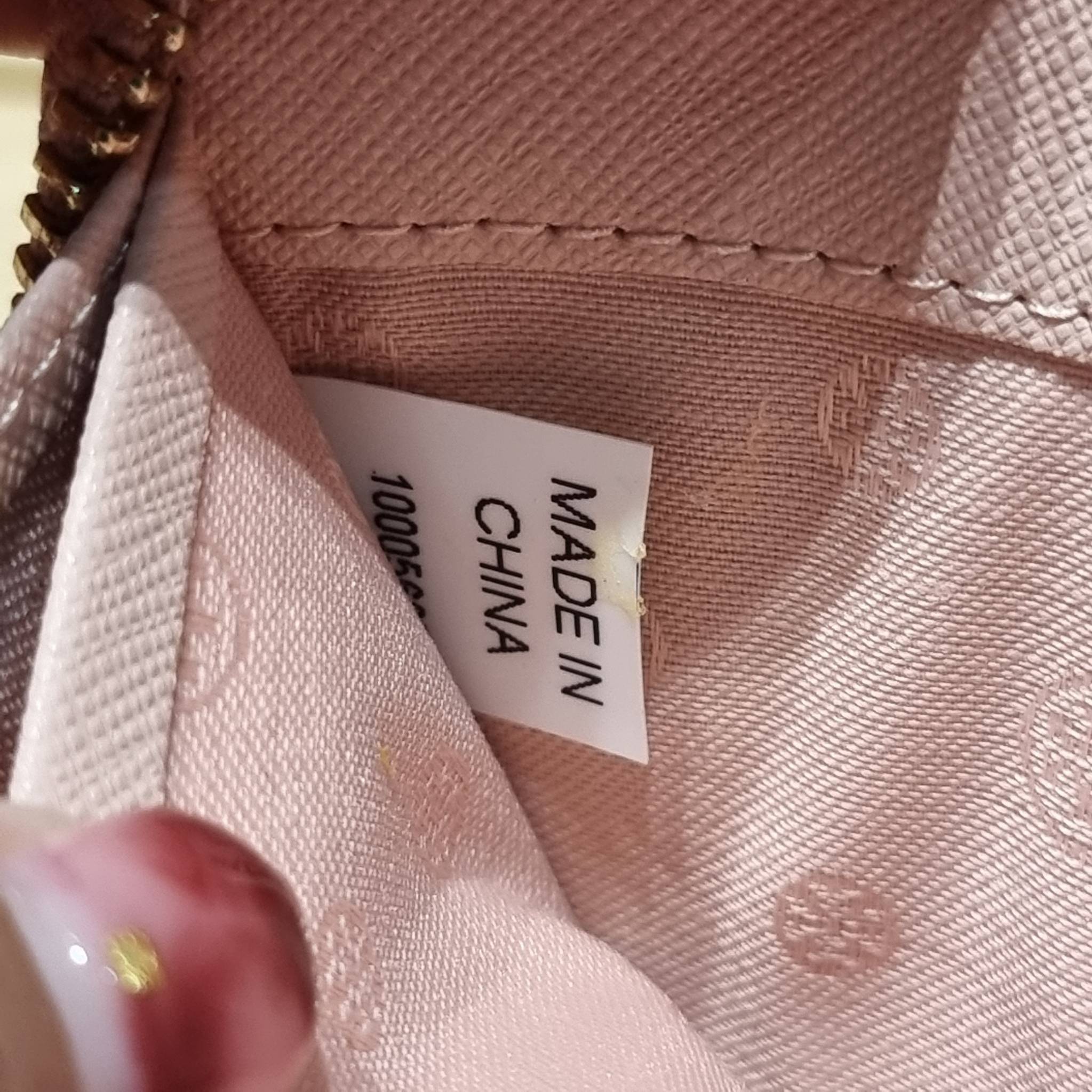 TORY BURCH ROBINSON MULTI GUSSET ZIP CONTINENTAL WALLET รุ่นหายาก พร้อมสีน่ารักน่าใช้ ต้อนรับเดือนแห่งความรัก!! กับกระเป๋าสตางค์ใบยาว ขนาดกำลังพอเหมาะ ดีไซน์เรียบหรู