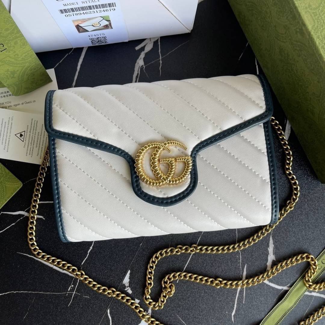 หนังแท้ GG Marmont matelassé mini bag พร้อมส่งที่ไทย GUCCI Wallet on Chain ภาพสินค้าถ่ายจากงานขายจริง รุ่นนี้หนังสวยมากค่ะ ละมุนที่สุด ใส่บัตร ใส่แบงค์ได้ รับรองว่าจะเป็นกระเป๋าที่จะหยิบใช้งานได้บ่อยๆ รับประกันความสวยปังค่าาา
