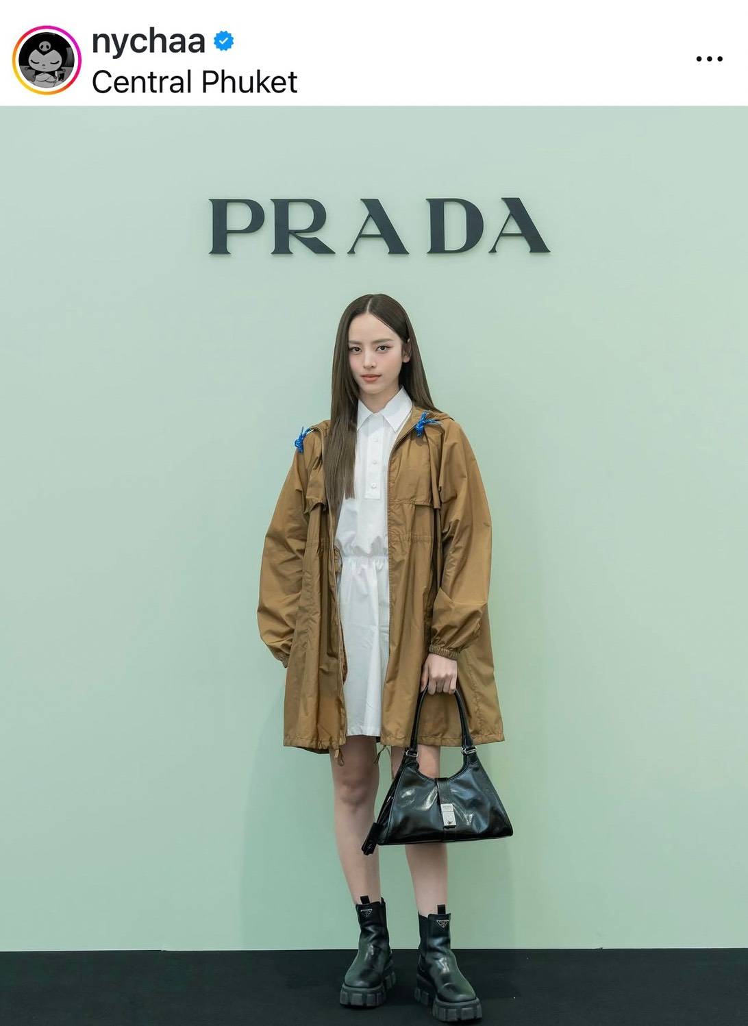 ORI หนังแท้ | Prada Medium leather tote bag 32cm กระเป๋าสะพายทรงโฮโบ คลาสสิคหนังเงาสวยหรูดูแพง ใบใหญ่กำลังดี ดีไซน์ใหม่ล่าสุด ภายในโล่งกว้าง จุของได้สบายๆ พกพาไปไหนก็สะดวก